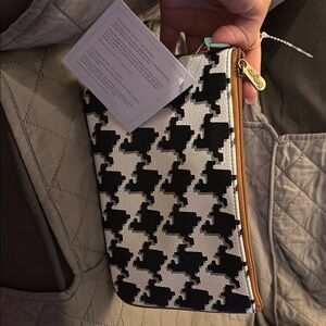 Black and White Houndstooth Wristlet